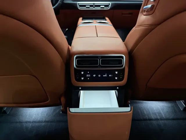 Li Auto L7 — Фото автомобиля 17