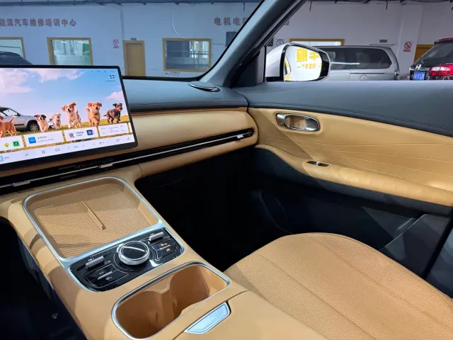 Geely Galaxy Starship 7 EM-i — Фото автомобиля 12