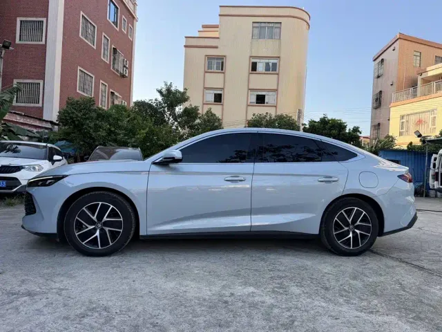 BYD Qin L — Фото автомобиля 6