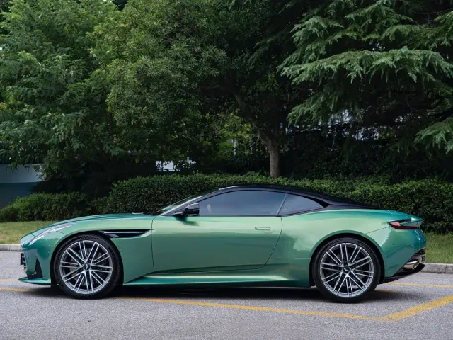 Aston Martin DB12 — Фото автомобиля 4