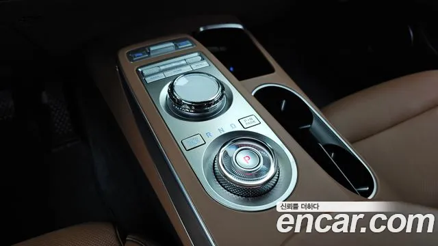 Genesis GV70 — Фото автомобиля 12