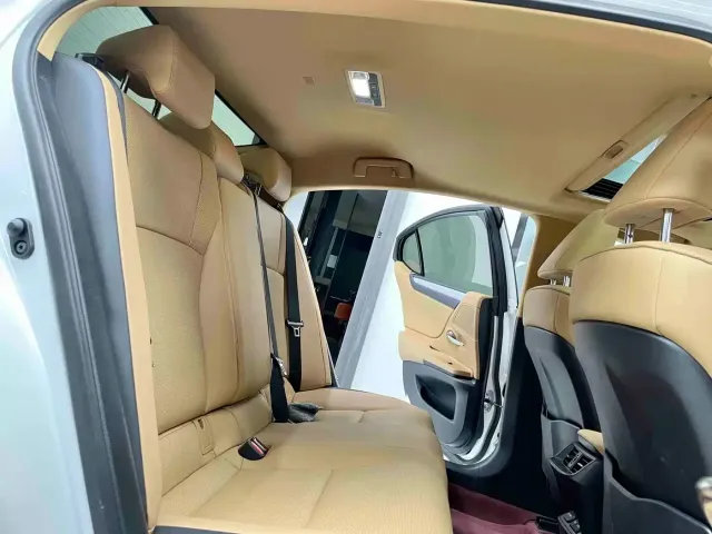 Lexus ES — Фото автомобиля 6