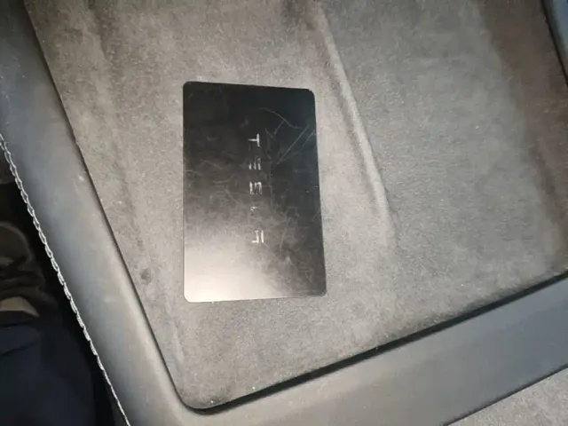 Tesla Model 3 — Фото автомобиля 8