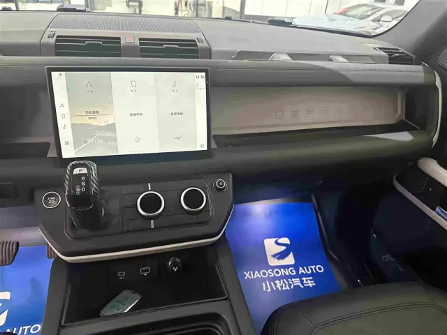 Land Rover Defender — Фото автомобиля 10