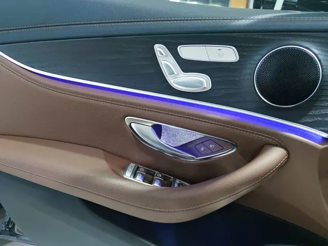 Mercedes-Benz E-Class — Фото автомобиля 19