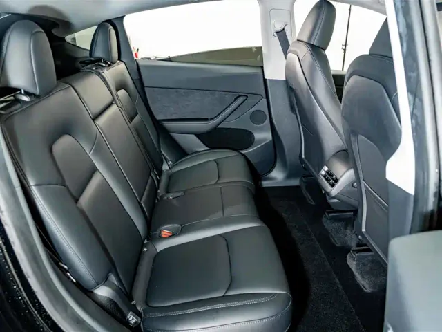 Tesla Model Y — Фото автомобиля 21