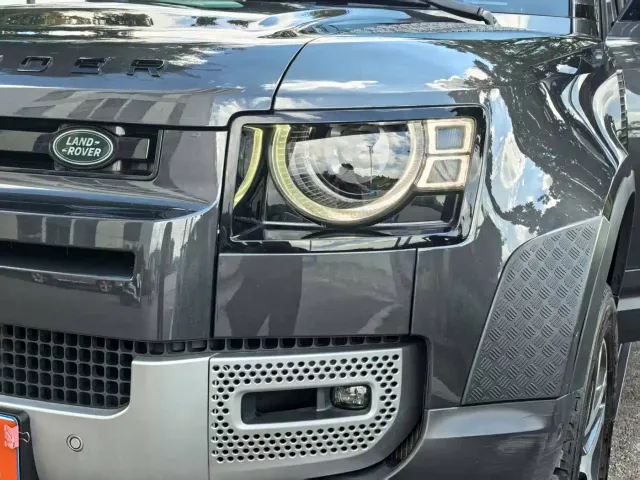 Land Rover Defender — Фото автомобиля 3