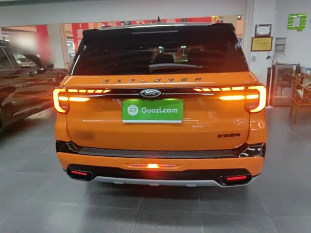 Ford Explorer — Фото автомобиля 5