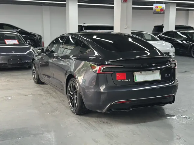 Tesla Model 3 — Фото автомобиля 8
