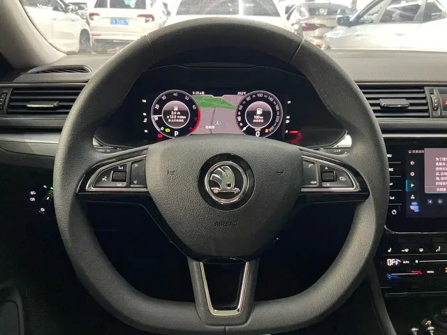 Skoda Superb — Фото автомобиля 15