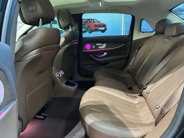Mercedes-Benz E-Class — Фото автомобиля 6