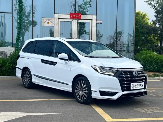 Honda Elysion — Фото автомобиля 3