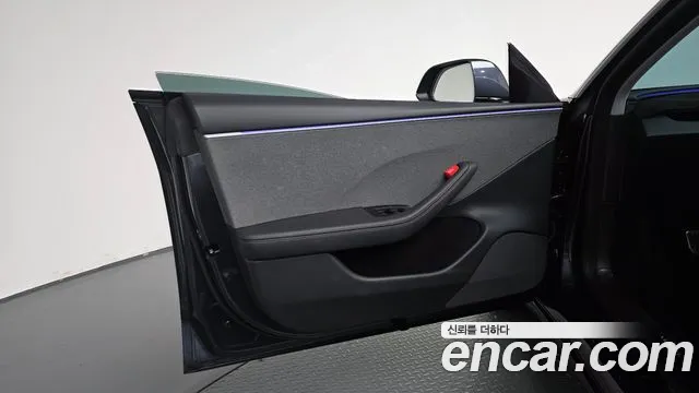 Tesla Model 3 — Фото автомобиля 13