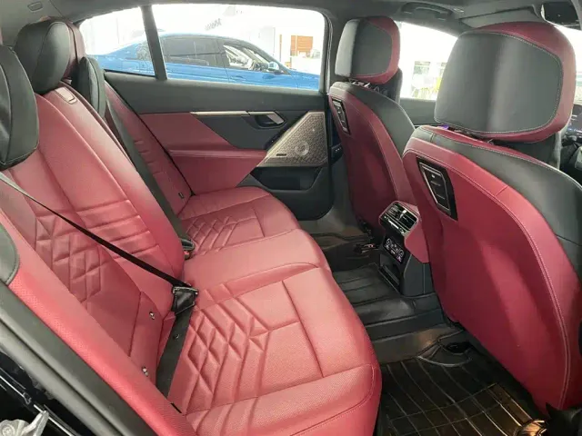 BMW 5 Series — Фото автомобиля 8