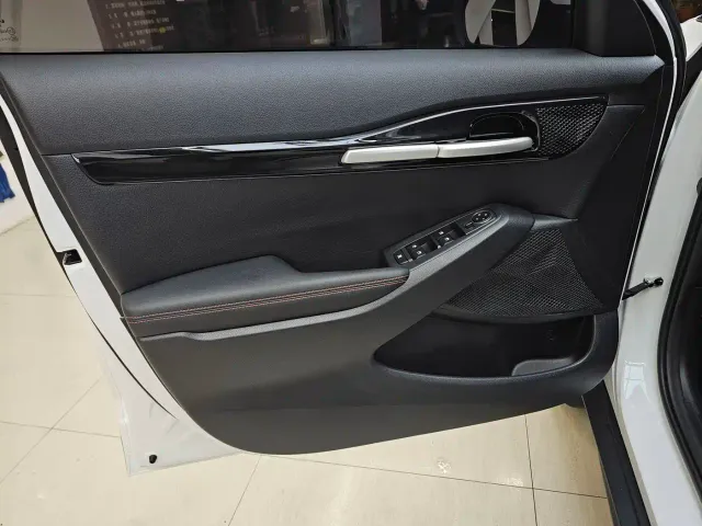 Kia Seltos 2023 1.5L CVT Luxury Edition — Фото автомобиля 13