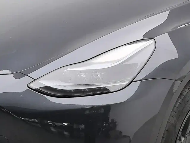 Tesla Model Y — Фото автомобиля 7