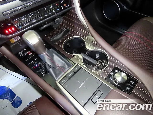 Lexus RX — Фото автомобиля 12