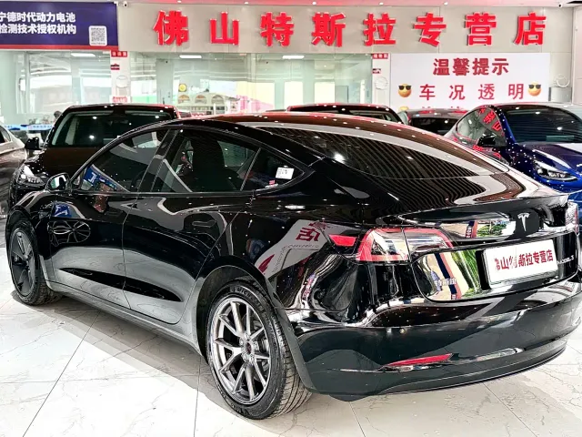 Tesla Model 3 — Фото автомобиля 3