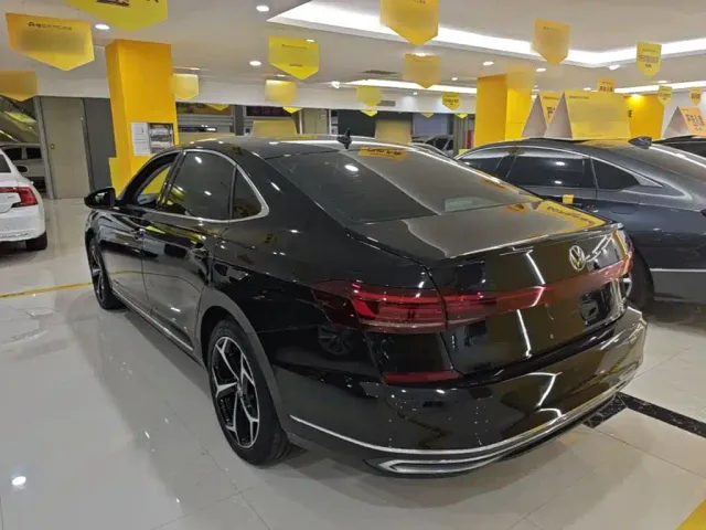 Volkswagen Passat — Фото автомобиля 4
