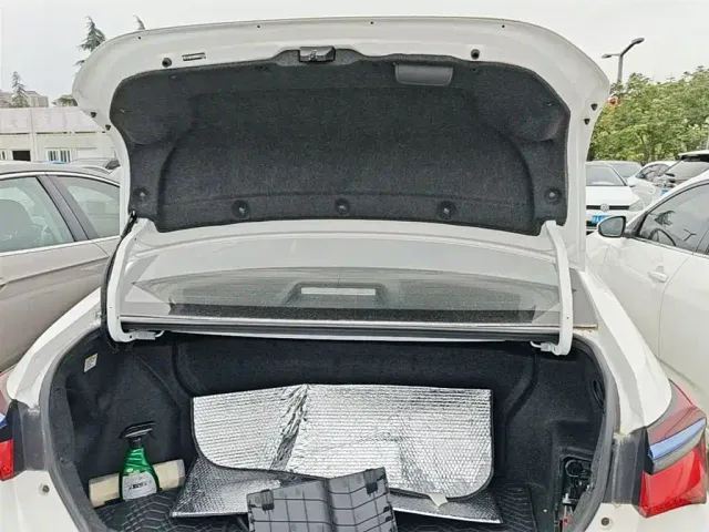 Toyota Corolla Twin Engine E+ — Фото автомобиля 17