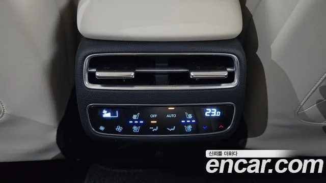 Genesis GV70 — Фото автомобиля 30