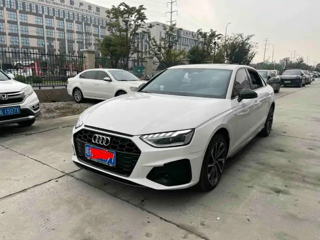 Фотография автомобиля — Audi A4L