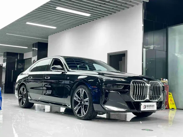 BMW 7 Series — Фото автомобиля 3