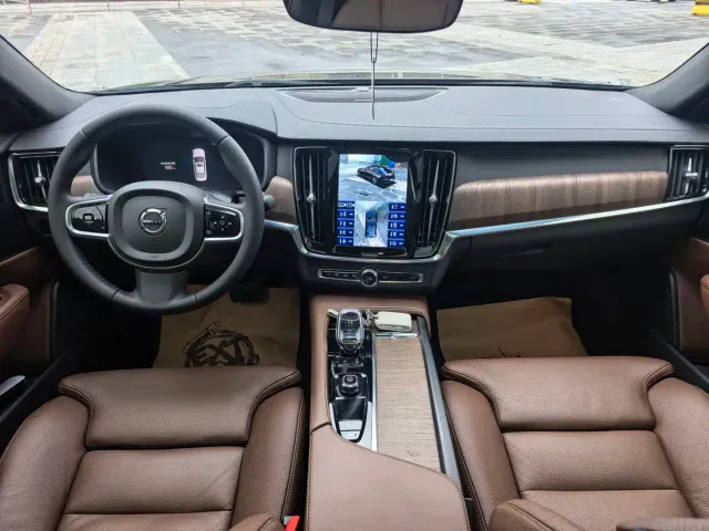 Volvo S90 — Фото автомобиля 10