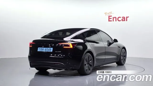 Фотография автомобиля — Tesla Model 3