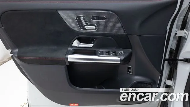 Mercedes-Benz EQA — Фото автомобиля 15