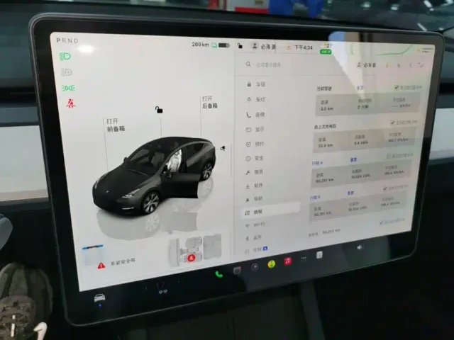 Tesla Model Y — Фото автомобиля 12