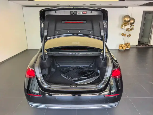 Mercedes-Benz E-Class — Фото автомобиля 12