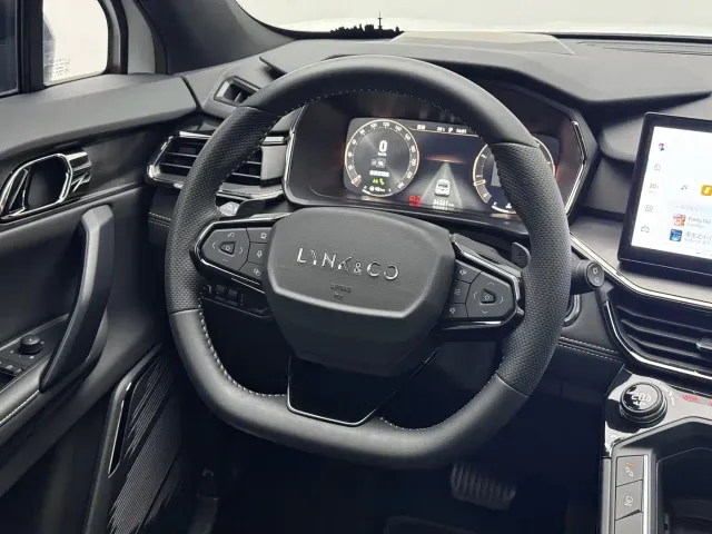 Lynk & Co 06 — Фото автомобиля 13
