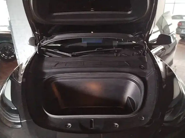 Tesla Model Y — Фото автомобиля 19
