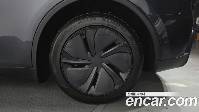 Tesla Model Y — Фото автомобиля 6