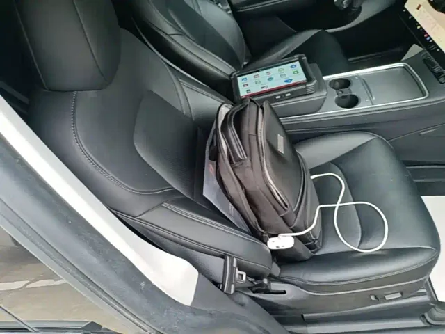 Tesla Model Y — Фото автомобиля 24