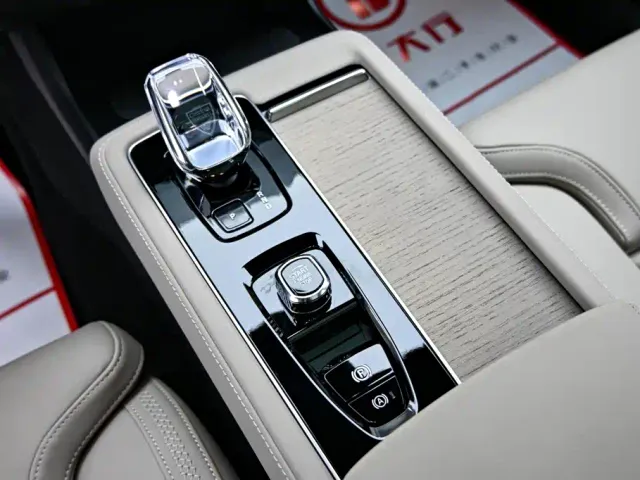 Volvo XC90 — Фото автомобиля 18