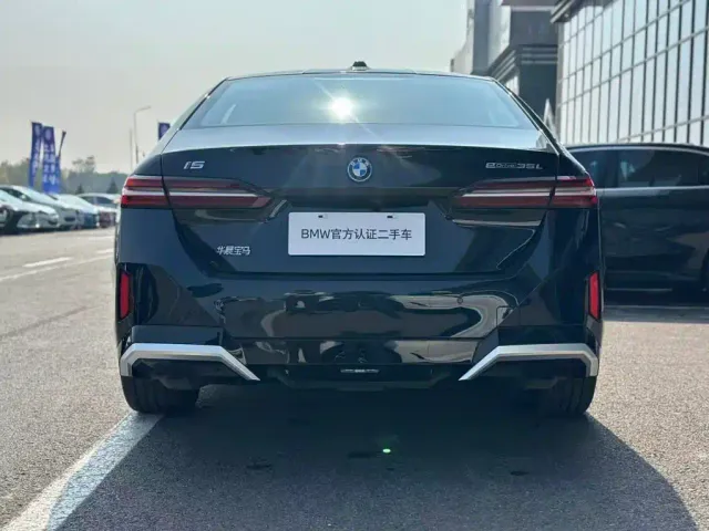 BMW i5 — Фото автомобиля 16