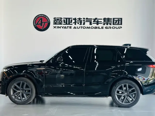 Land Rover Range Rover Sport — Фото автомобиля 4
