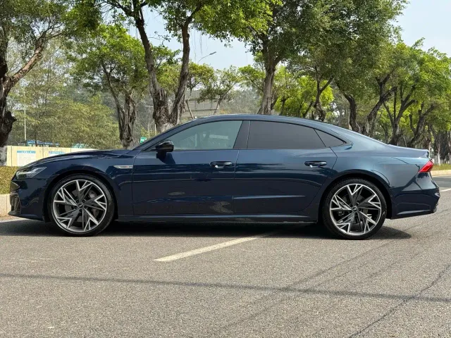 Audi A7L — Фото автомобиля 7