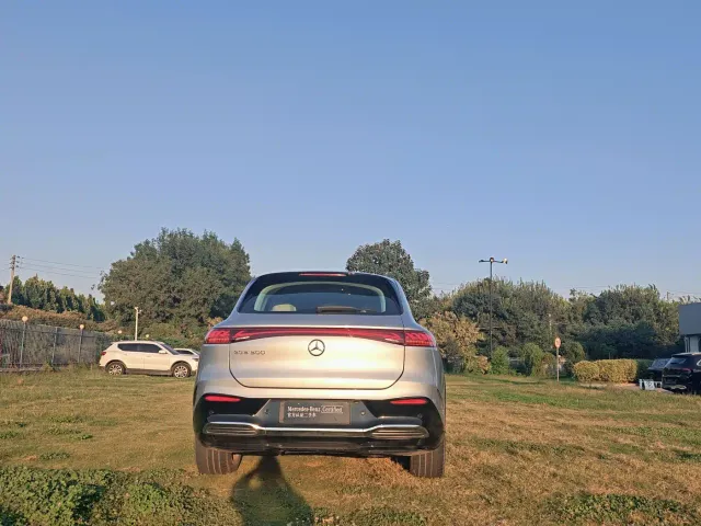 Mercedes-Benz EQS SUV — Фото автомобиля 5