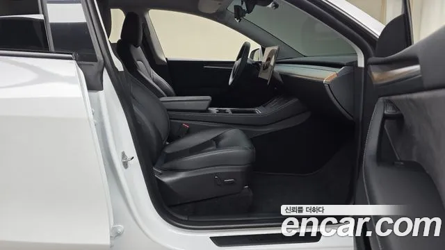 Tesla Model Y — Фото автомобиля 19