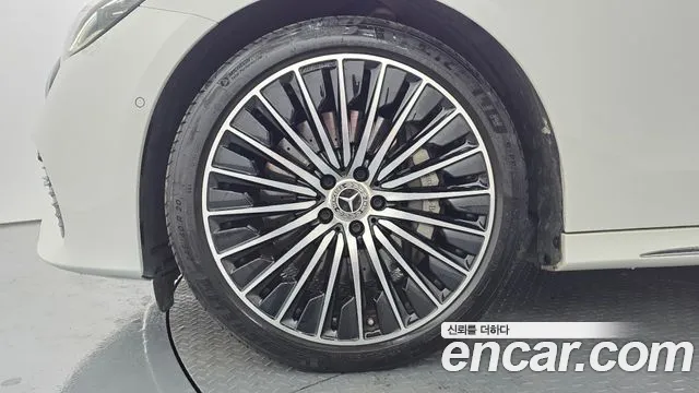 Mercedes-Benz E-Class — Фото автомобиля 5