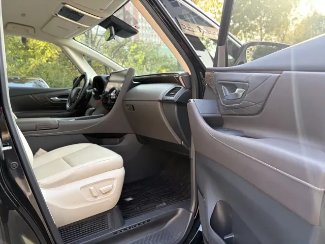 Toyota Alphard — Фото автомобиля 24