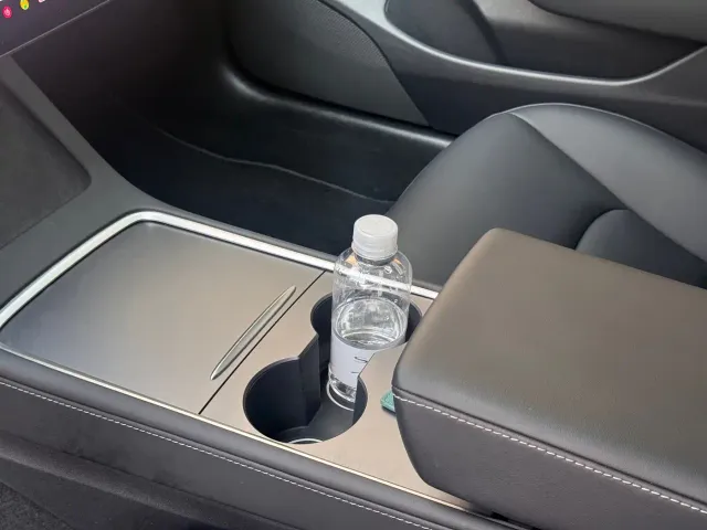 Tesla Model 3 — Фото автомобиля 13