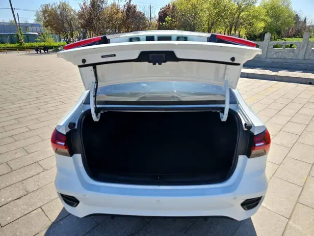 Roewe i5 — Фото автомобиля 20