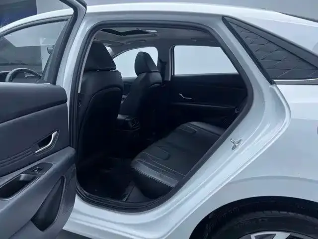 Hyundai Elantra — Фото автомобиля 6