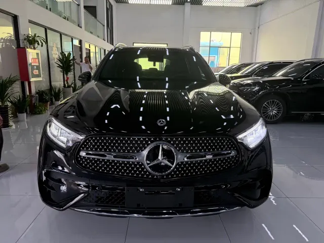 Фотография автомобиля — Mercedes-Benz GLC-Class