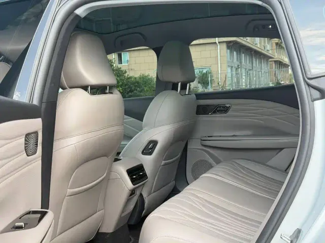 Geely Galaxy Xingyao 8 — Фото автомобиля 16