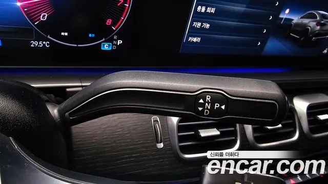 Mercedes-Benz GLE-Class — Фото автомобиля 8